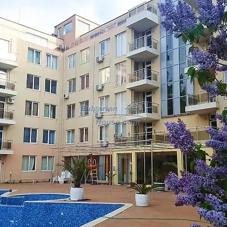 Spacious Sunny 2 Bedroom Fits 6 *