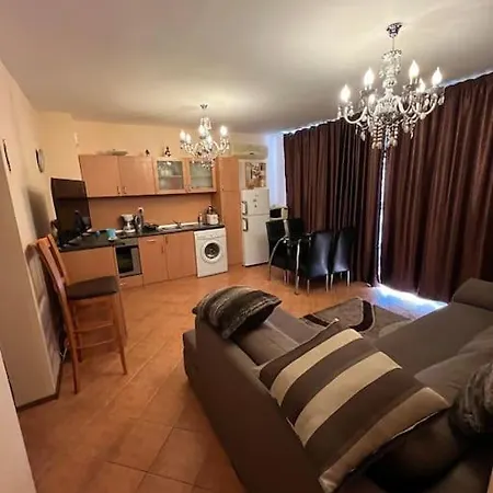 Spacious Sunny 2 Bedroom Fits 6 * Слънчев бряг
