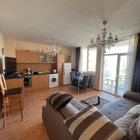 Spacious Sunny 2 Bedroom Fits 6 * Слънчев бряг